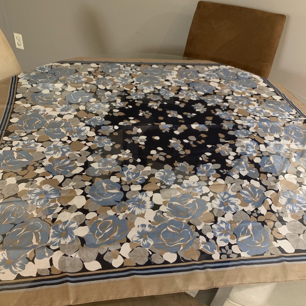 Square shaped scarves